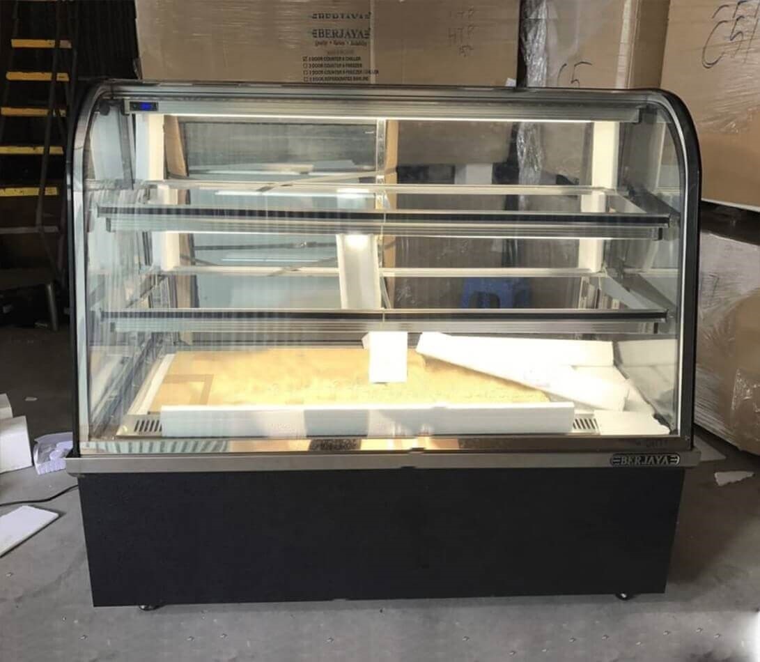 Tủ trưng bày bánh kem kính cong Berjaya CCS15SB13-2FB - Ảnh 2