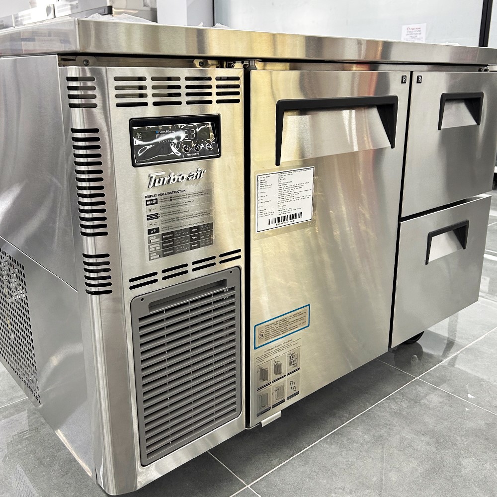 Bàn mát 1 cửa 2 ngăn kéo Turbo Air KUR12-2D-2 - Ảnh 3